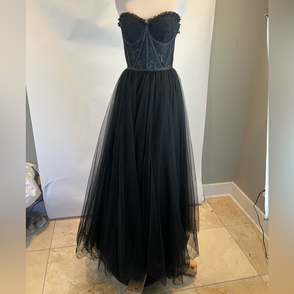 Sherri Hill Dresses & Skirts - Sherri Hill Size 6 Black Prom Evening Dress style 54325
